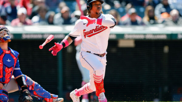 人民日报评论员：弘扬体育精神 振奋中国力量.